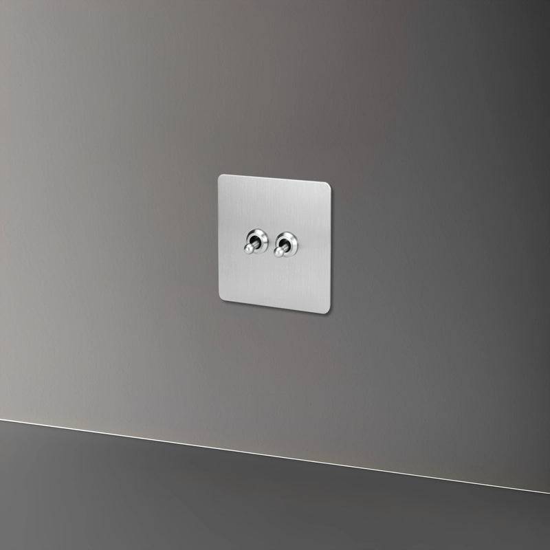 panneaux métalliques argentés avec double prise et interrupteur vintage