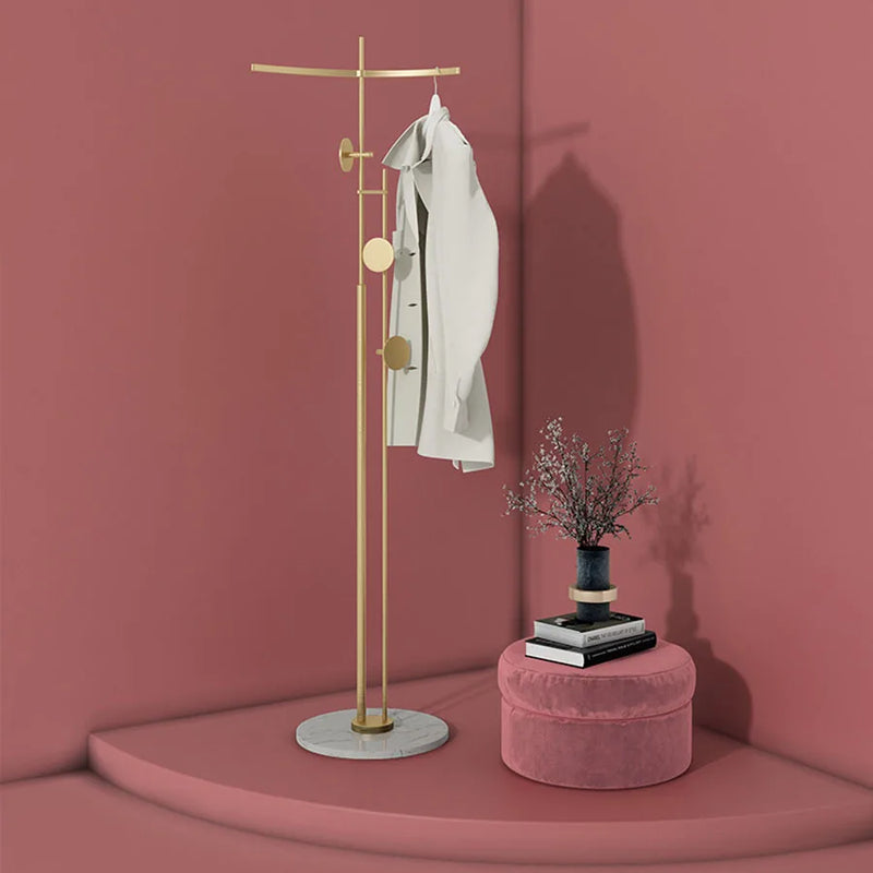 porte-vêtements design nordique pour rangement élégant et pratique