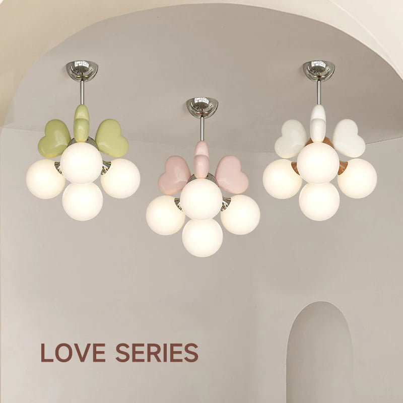 lustre de princesse avec bulle en forme de cœur pour chambre d'enfant