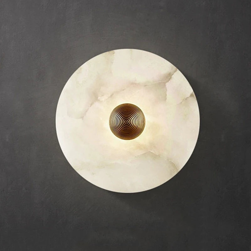 lampe chinoise dorée en cuivre et marbre pour ambiance moderne