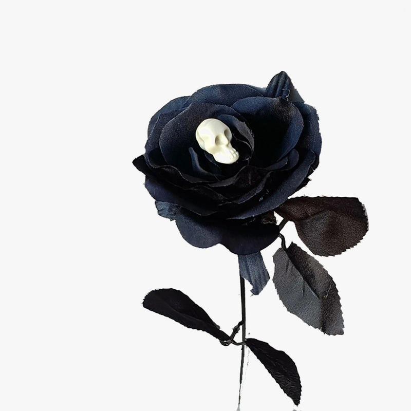 d-coration-gothique-dhalloween-avec-fleurs-artificielles-et-t-te-de-mort-5.png