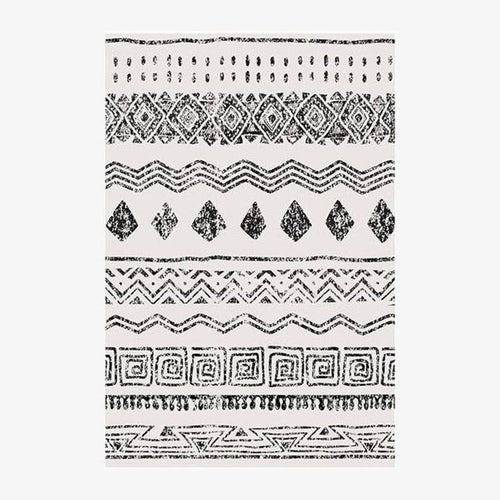 Tapis rectangle aux motifs géométriques blancs et noirs style Keecy B