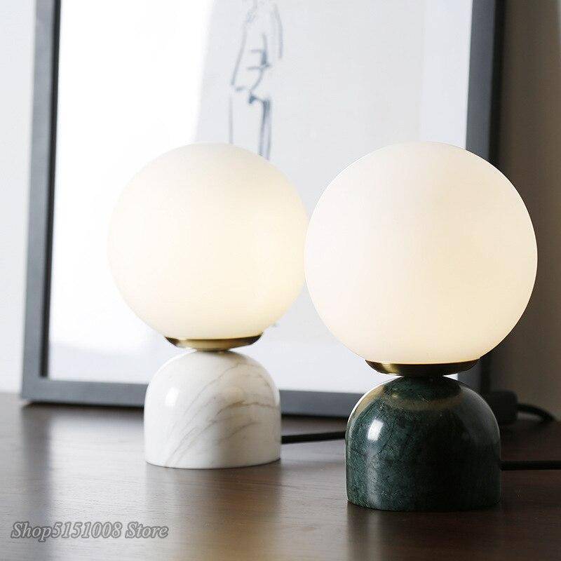 Lampe de bureau ou chevet à LED avec support façon marbre