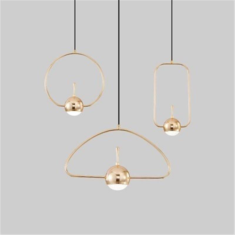 Suspension design de plusieurs forme dorée avec boule à LED