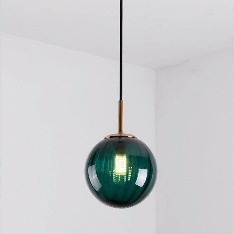 Suspension design LED boule en verre coloré style Hang