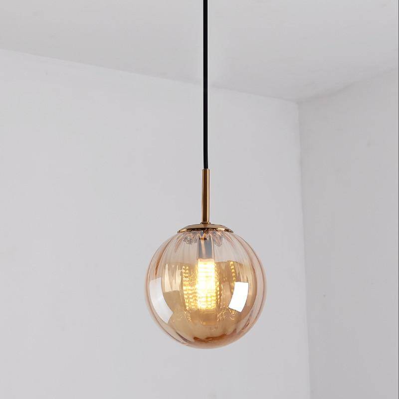 Suspension design LED boule en verre coloré style Hang