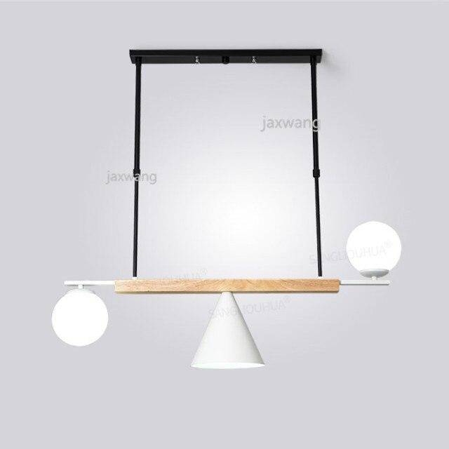 Suspension design à LED avec boules en verre et abat-jour triangle Loft