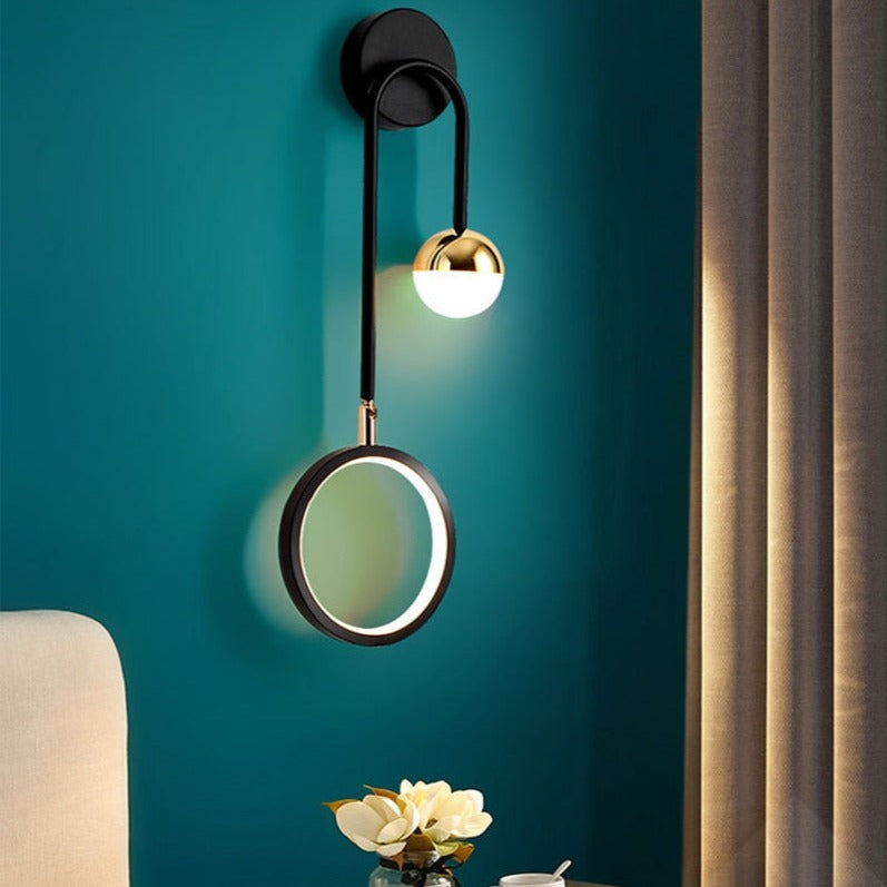 Applique murale design géométrique avec boule suspendue Oryna