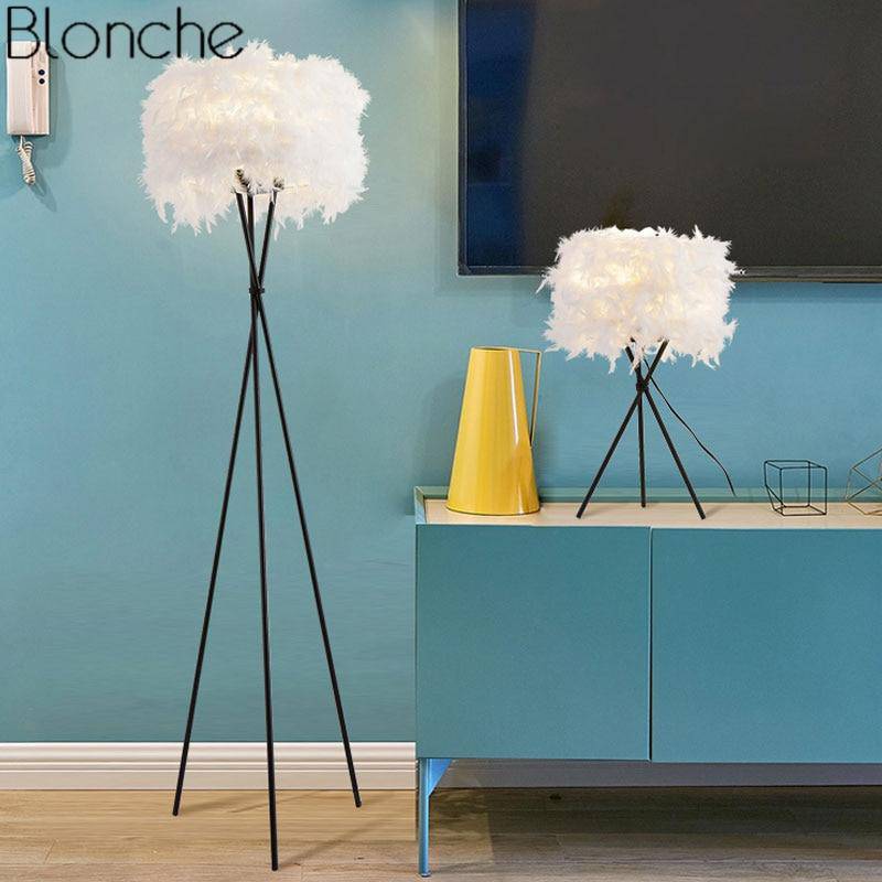 Lampadaire LED à plumes sur trois pieds Room