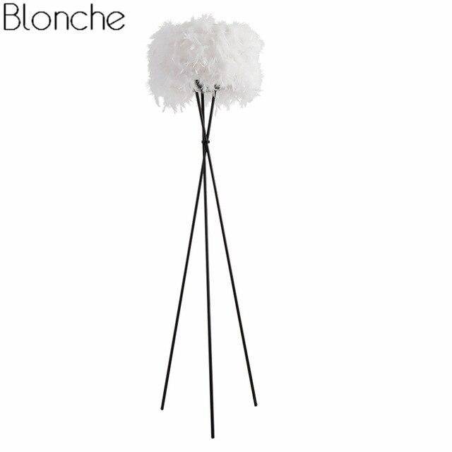 Lampadaire LED à plumes sur trois pieds Room