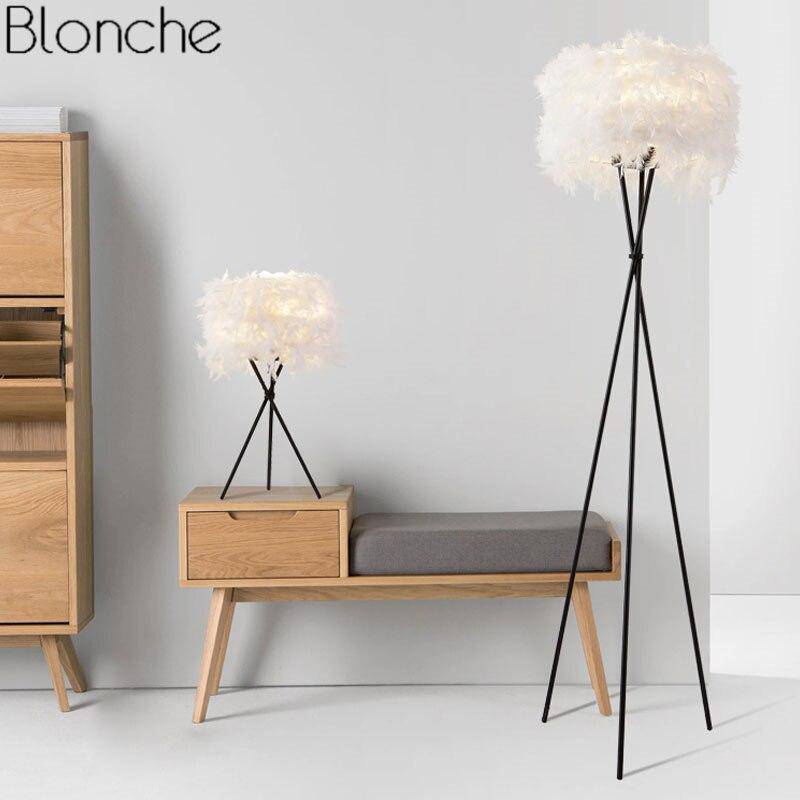 Lampadaire LED à plumes sur trois pieds Room