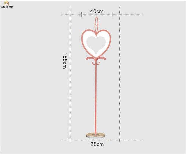 Lampadaire rose en forme de coeur Gift
