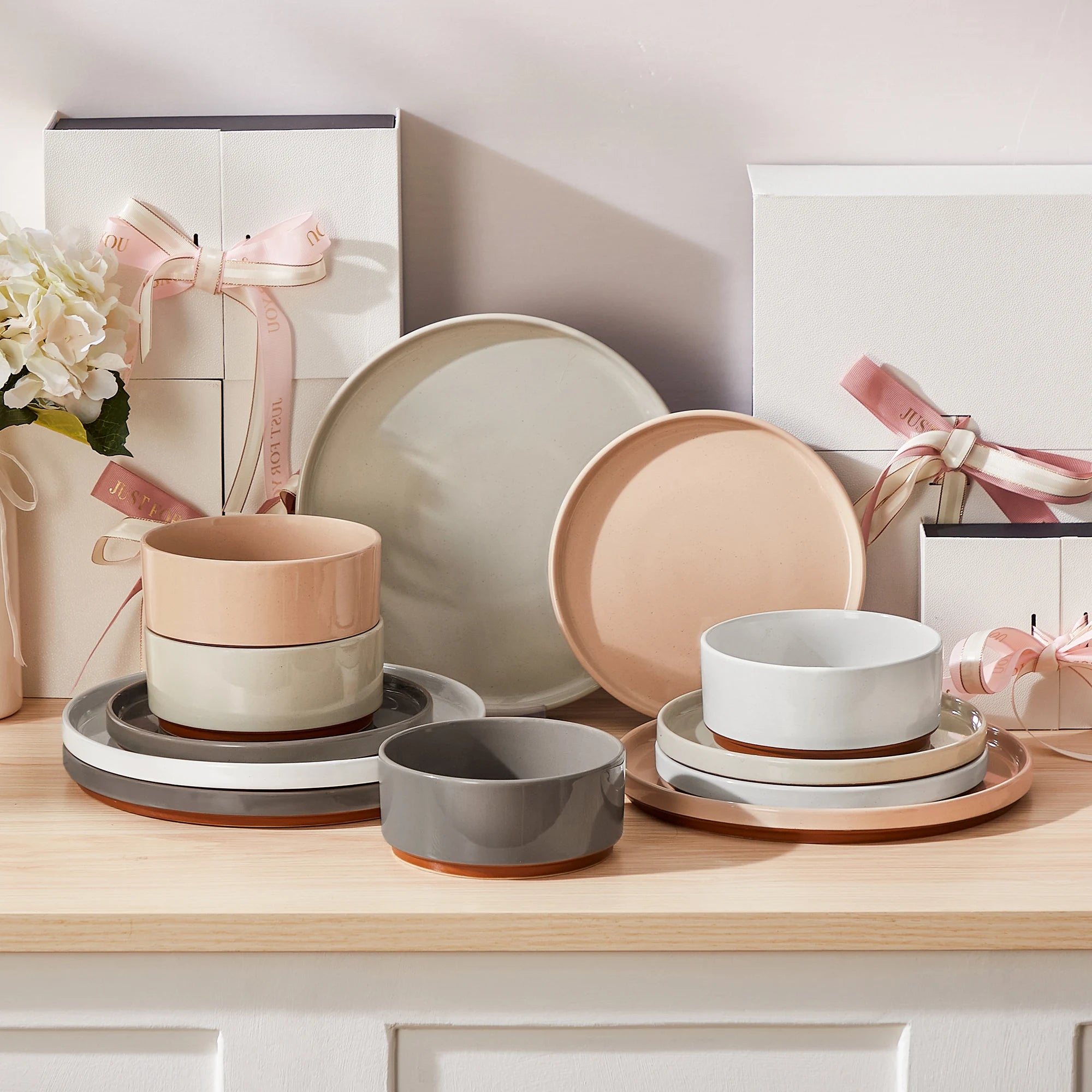Service de table porcelaine assiettes bols bord relevé - vue 2 sur 7