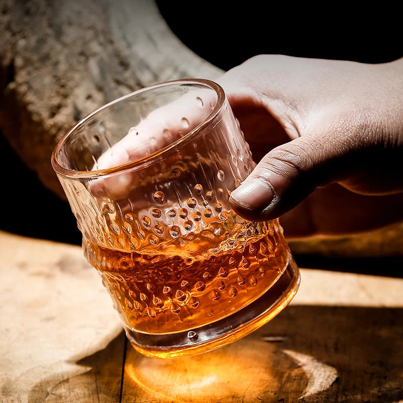 verre whisky old fashioned relief facettes élégant - vue 5 sur 7