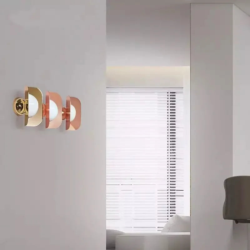 Kronleuchter aus Metall mit Blättern und Beleuchtung aus milchigem Glas luxuriöses Design - vue 5 sur 10