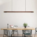 Minimalistische Pendelleuchte aus Holz mit LED-Band