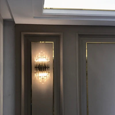 Design-Wandleuchte aus Kristall und nordischem Eisen für moderne Innenräume - vue 5 sur 6