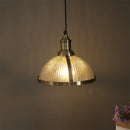 lampe suspendue vintage en verre transparent pour ambiance nostalgique