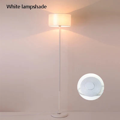 Minimalistische Nachttischlampe mit kreativem Fußschalter