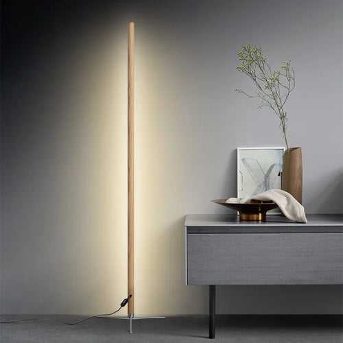 LED-Stehleuchte aus Holz