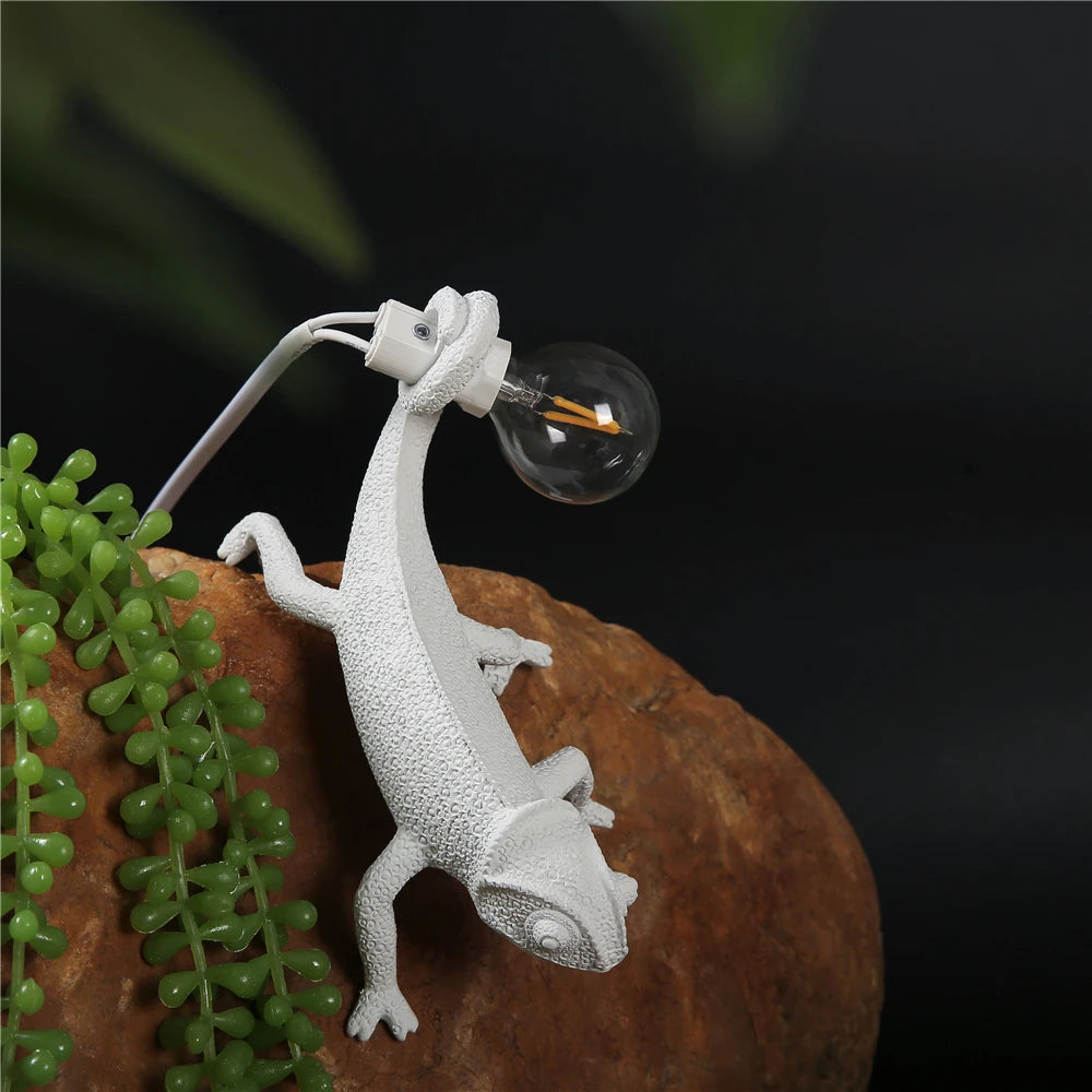 lampe de table led mignon lézard nordique en résine - vue 4 sur 11