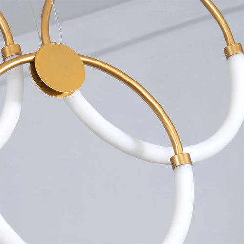 Moderner nordischer Kronleuchter mit goldenem Ring als Pendelleuchte zur Dekoration - vue 5 sur 10