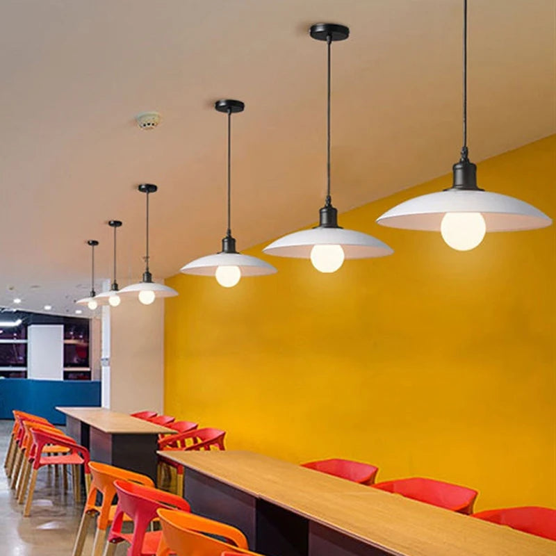 lampes suspendues vintage en fer forgé pour restaurant loft - vue 6 sur 10