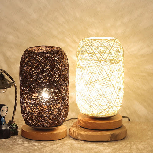 lampe à poser en rotin base bois décoration intérieure moderne