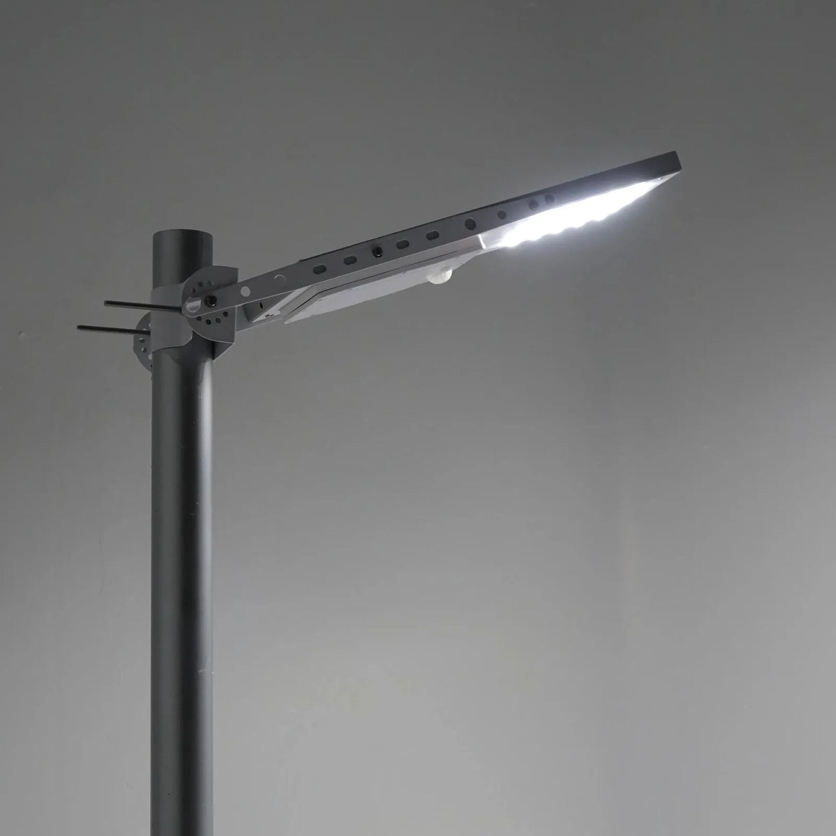 Außenleuchte Solar 30 LED mit Bewegungsmelder und drei Modi