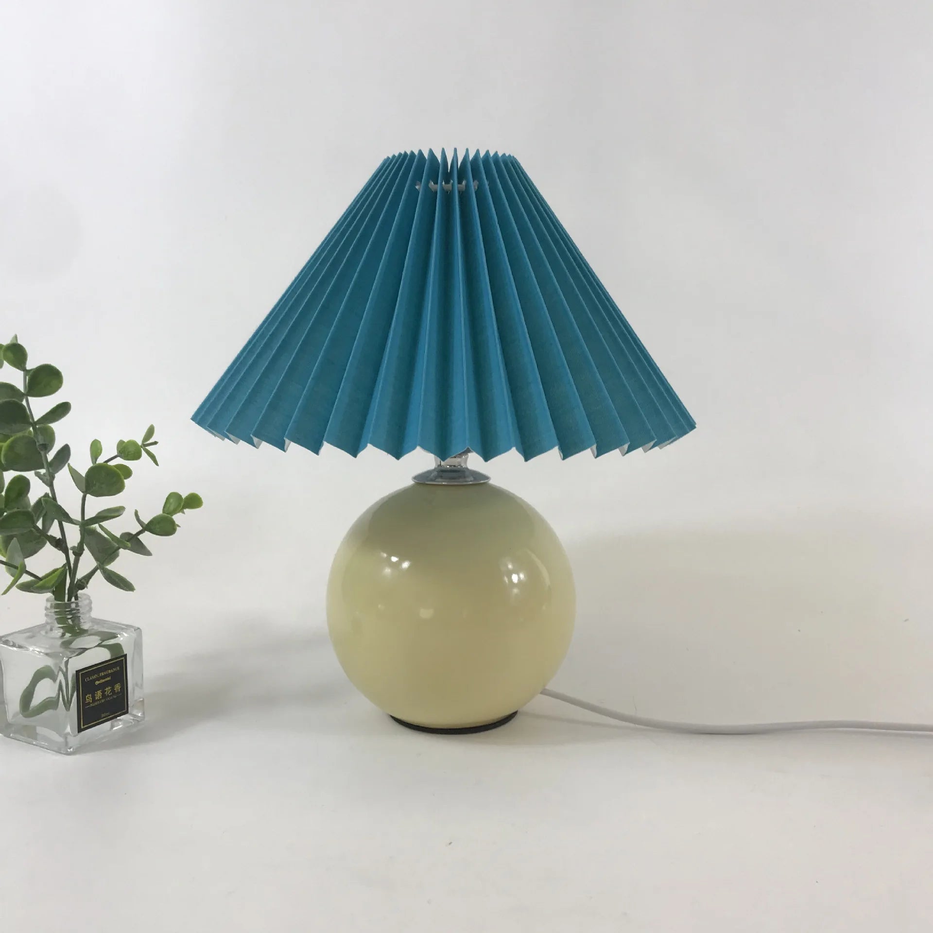 Lampe plissée bois rotin moderne LED bureau et table - vue 5 sur 21
