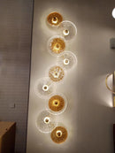 Postmoderne Tischlampe aus Glas und goldenem Eisen Lotus