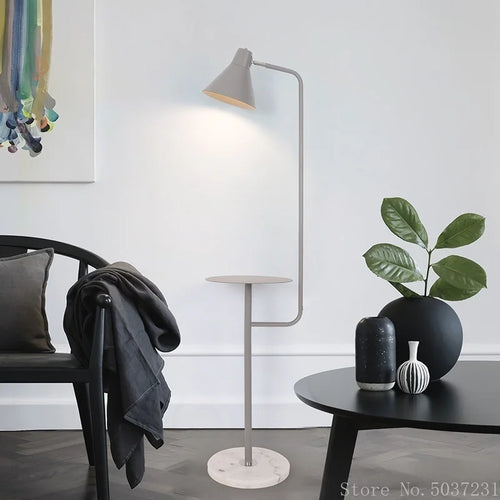 Moderner Stehleuchte aus Eisen mit elegantem Marmorfuß - vue 3 sur 10