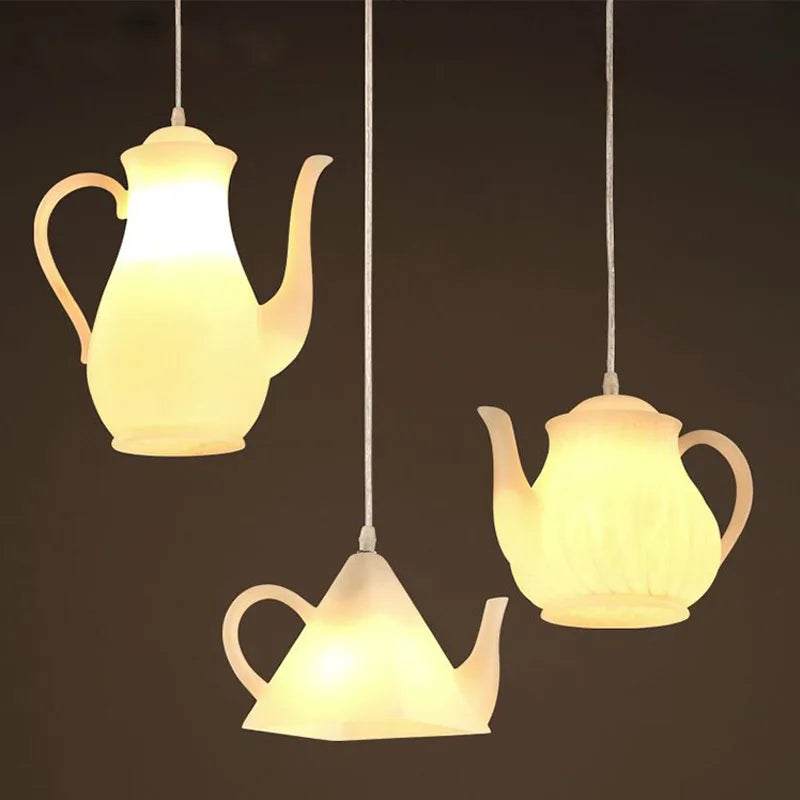 Suspension en résine avec tasse de thé et théière - vue 2 sur 7
