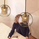 Moderne Pendelleuchte aus Glas für elegante Wohnraumdekoration