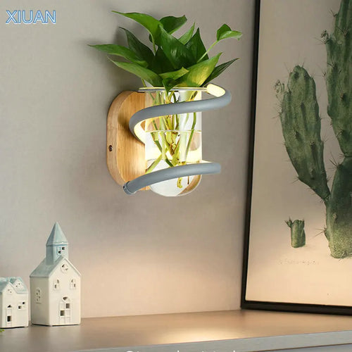 applique murale nordique en bois avec plante verte pour ambiance chaleureuse