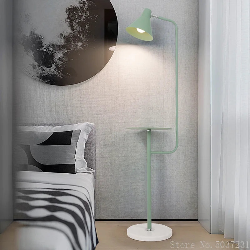 lampadaire en fer moderne avec base en marbre élégant