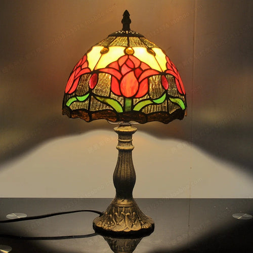 Tischlampe im Landhausstil aus Tiffany-Glas