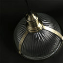 lampe suspendue vintage en verre transparent pour ambiance nostalgique