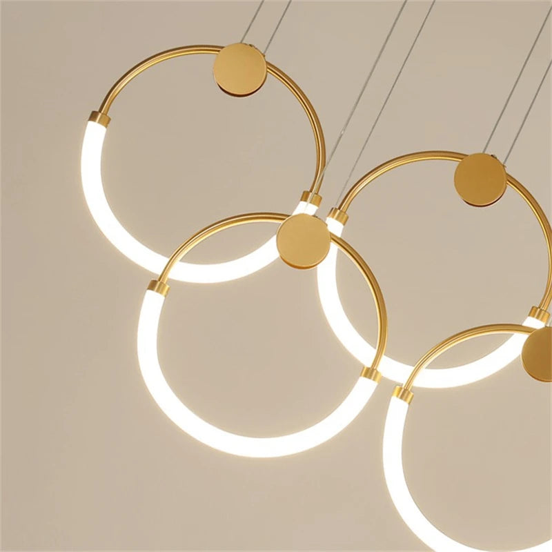 Moderner nordischer Kronleuchter mit goldenem Ring als Pendelleuchte zur Dekoration - vue 5 sur 10