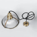 lampe suspendue vintage en verre transparent pour ambiance nostalgique