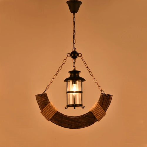 lustre rétro en bois pour ambiance campagne et nostalgique