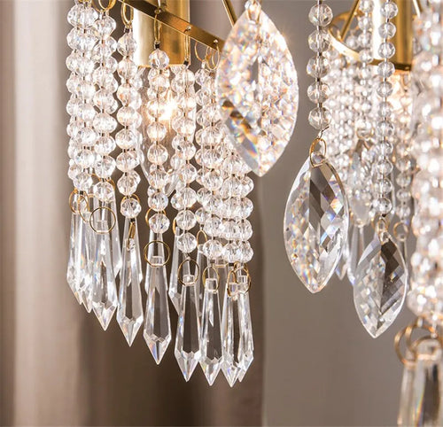 lustre suspendu en cristal et métal doré élégant
