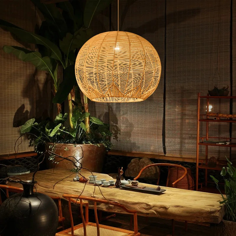 Lustre boule en rotin fait à la main - vue 5 sur 11