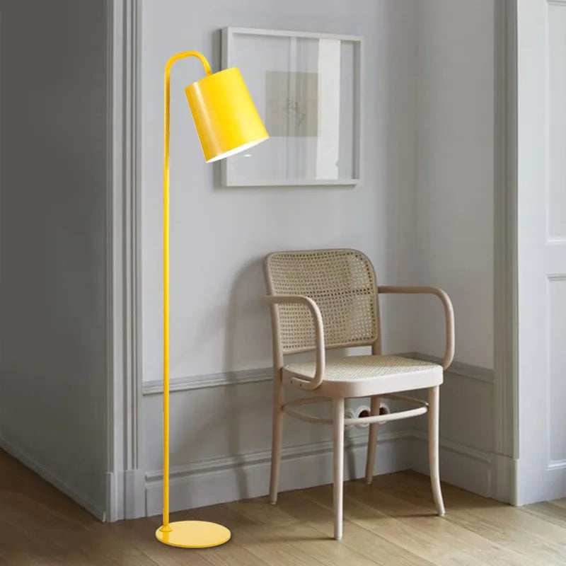 lampadaire décoratif style nordique en couleur macaron