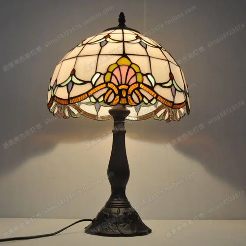Nachttischlampe im Tiffany-Stil Barock aus geschweißtem Glas mit Metallfuß - vue 3 sur 6