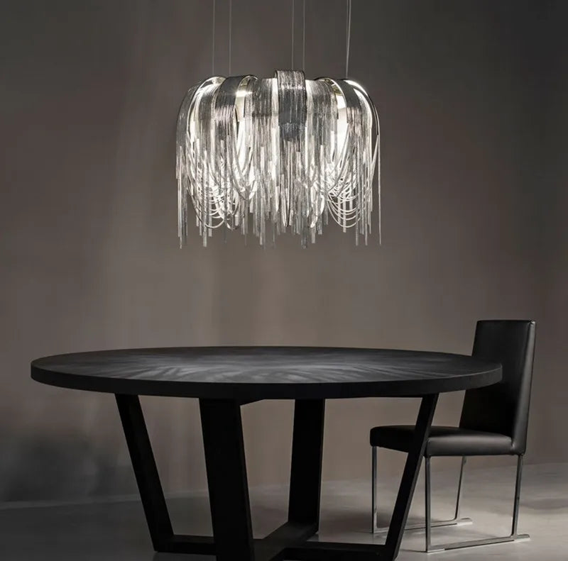 Moderner Kronleuchter mit Aluminium-Pendeln und zeitgemäßem Design - vue 4 sur 6