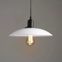 Industrielle Vintage-Pendelleuchte aus schwarzem Metall mit LED