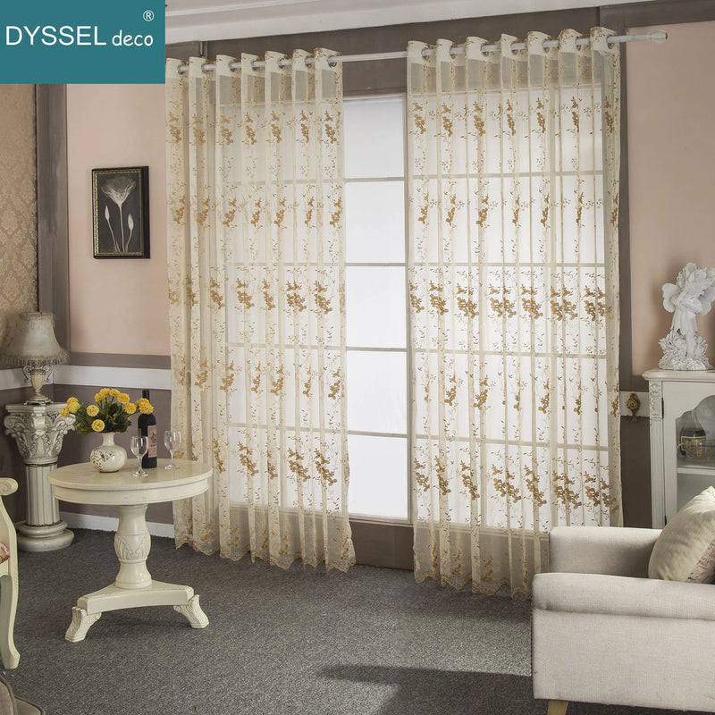 Rideau transparent broderie florale feston style europeen salon