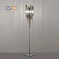 lampadaire design en métal et chrome pour intérieur moderne