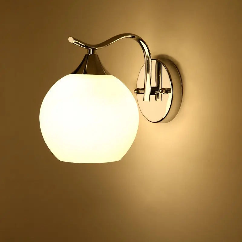 Applique murale chromée et boule LED moderne créative